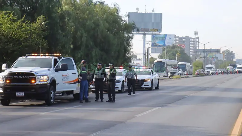 choque entre camioneta y un tráiler